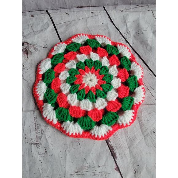 Vintage Handmade Crochet Christmas Doily Poinsettia Flower Potholder Trivet - Picture 2 of 3